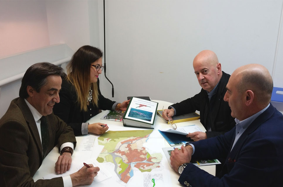 El PP se reúne con ASEMTRASAN y organizadores del Truck Show Festival para estudiar ubicaciones a la Ciudad del Transporte PPReunionTransportistas