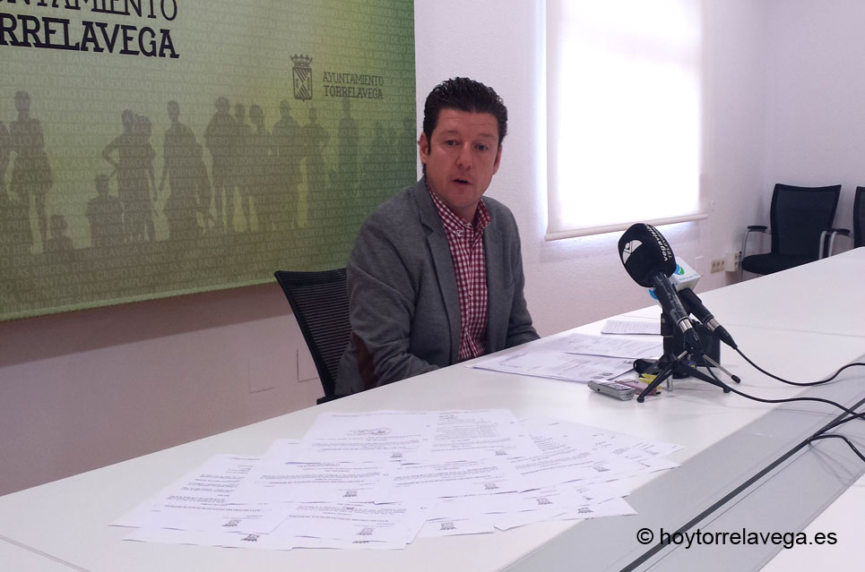 El concejal de Deportes muestra las facturas y documentos del IMD para responder a las “infamias y mentiras” del PP PRCSanchezFacturasIMD