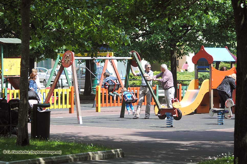 IU pide que los parques infantiles cuenten con zonas adaptadas para niños con discapacidades físicas o sensoriales ParqueManuelBarquin02