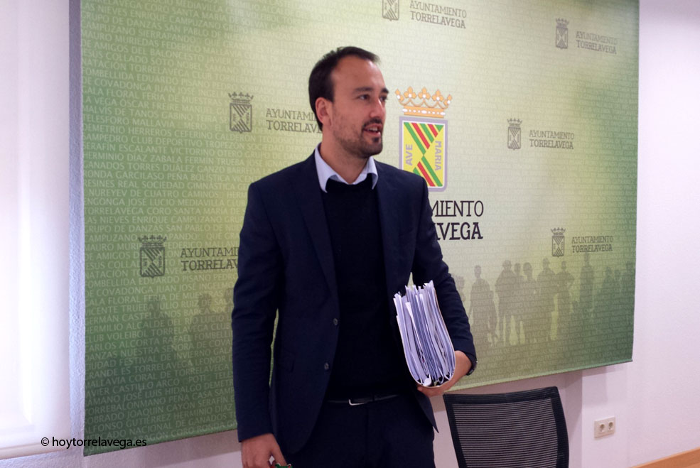 El concejal de Desarrollo anuncia la ocupación de los dos últimos locales del Centro de Emprendedores de Torres PRCLopezEstrada13