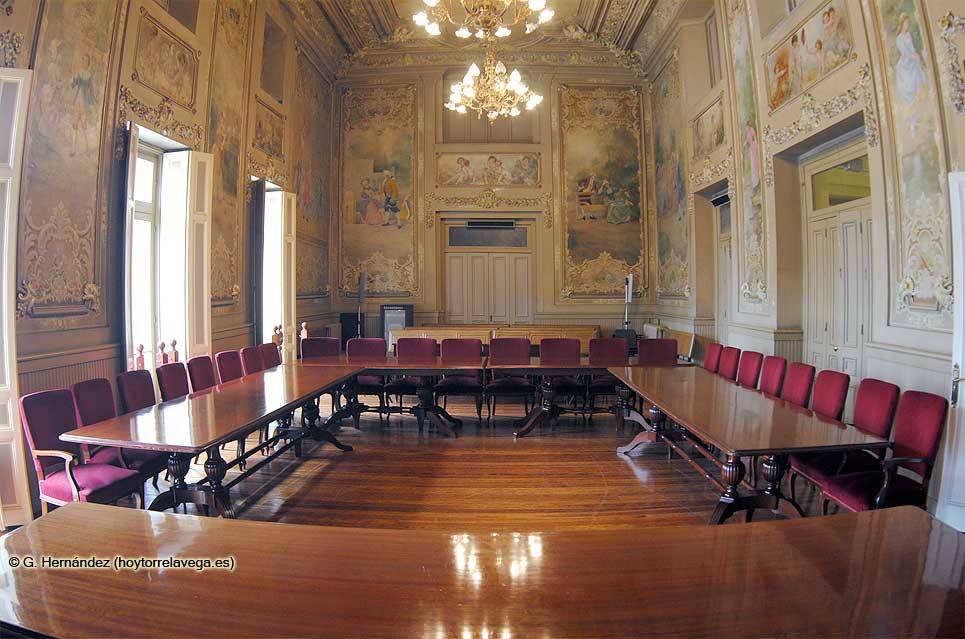 “Señor alcalde, ¿podría usted devolvernos el salón de plenos a las y los vecinos?» SalonPlenosVacio01