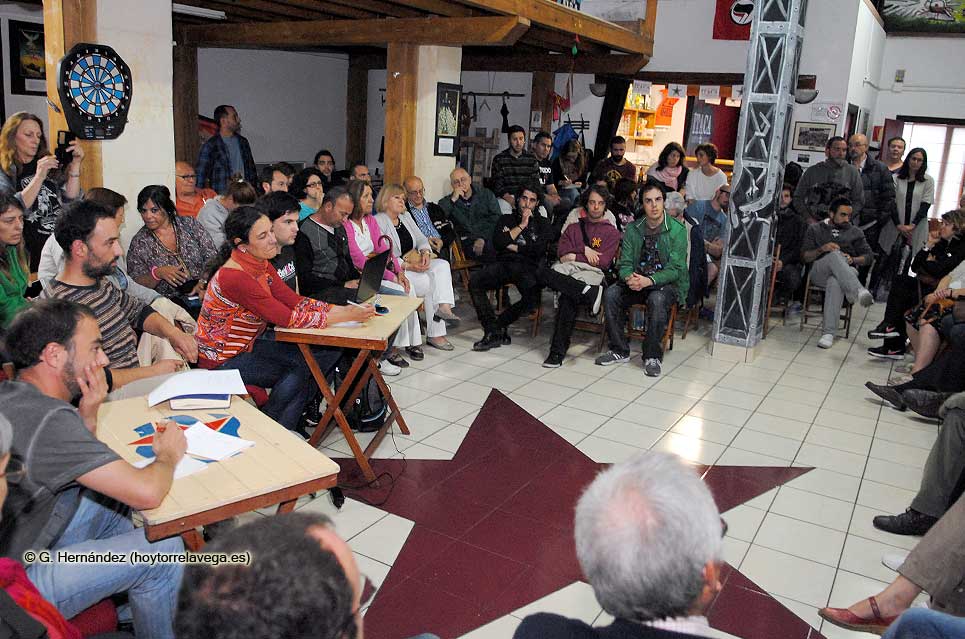 ACPT no hablará con quienes tengan contactos con Torrelavega Sí porque lleva “reconocidos fascistas” en su lista ACPTAsamblea03