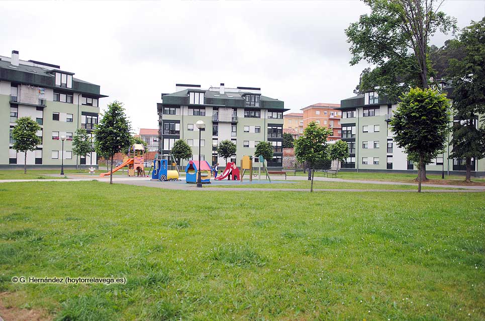 Vecinos de El Poblado, El Salvador y La Palmera reclaman un parque de mayores en la plaza de La Ferretera FerreteraPlaza