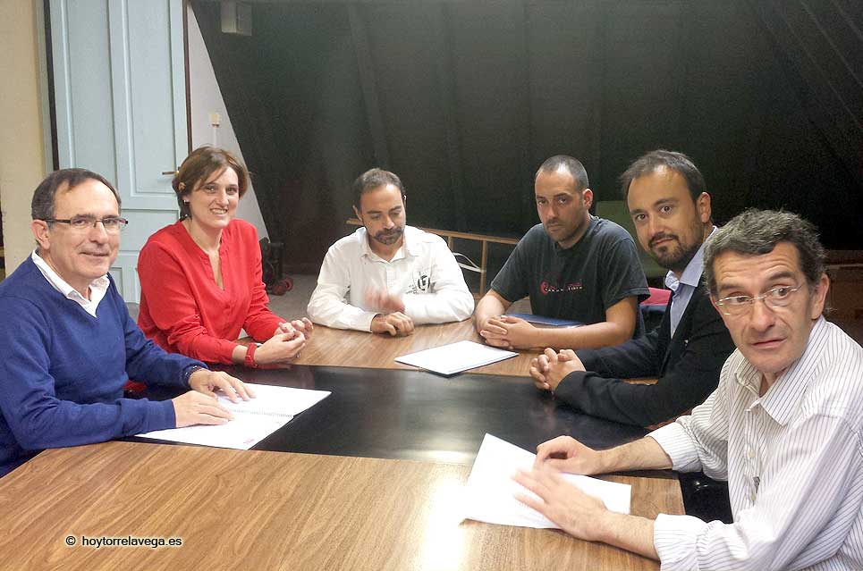 PSOE y PRC entregan a ACPT un documento “abierto” con compromisos “concretos” y “plazos” para recabar su apoyo NegociacionPSOEPRCACPT