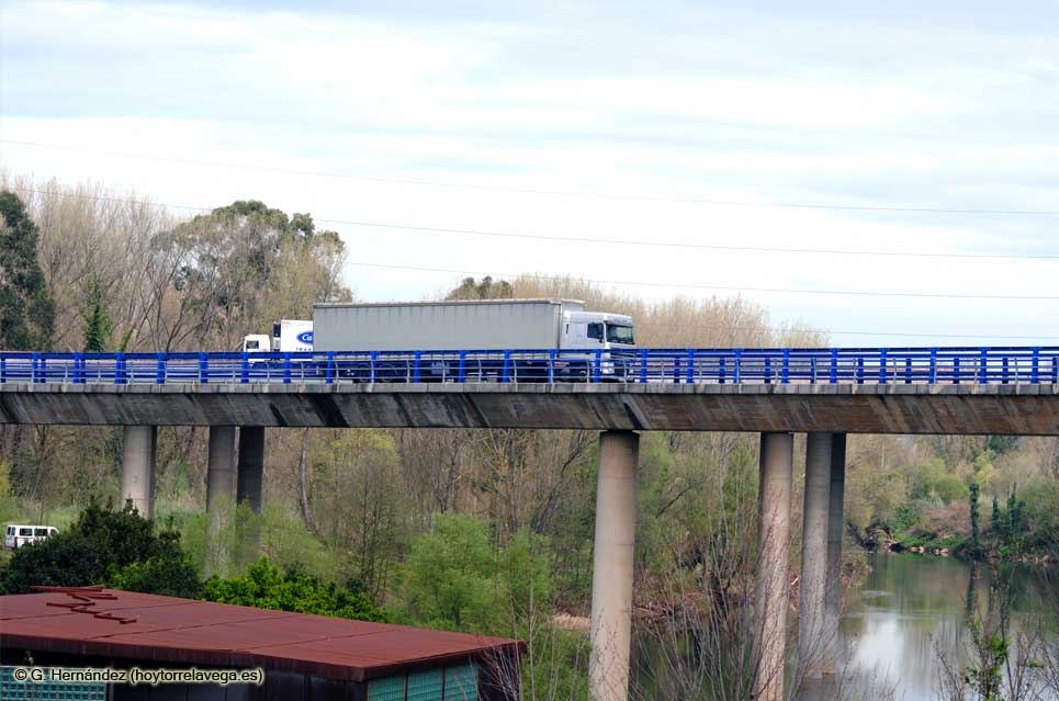 El alcalde advierte que la situación “insostenible” del tráfico en Torrelavega acabará afectando al turismo de la región AutoviaA8