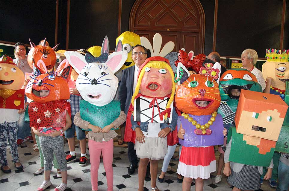 El Taller de Cabezudos de Torrelavega se plantea como próximo reto construir una carroza Cabezudos2015