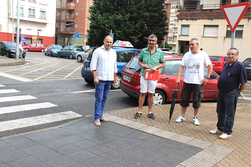 El Ayuntamiento desplazará contenedores y repintará la señalización horizontal en El Zapatón PSOEMelgarZapaton