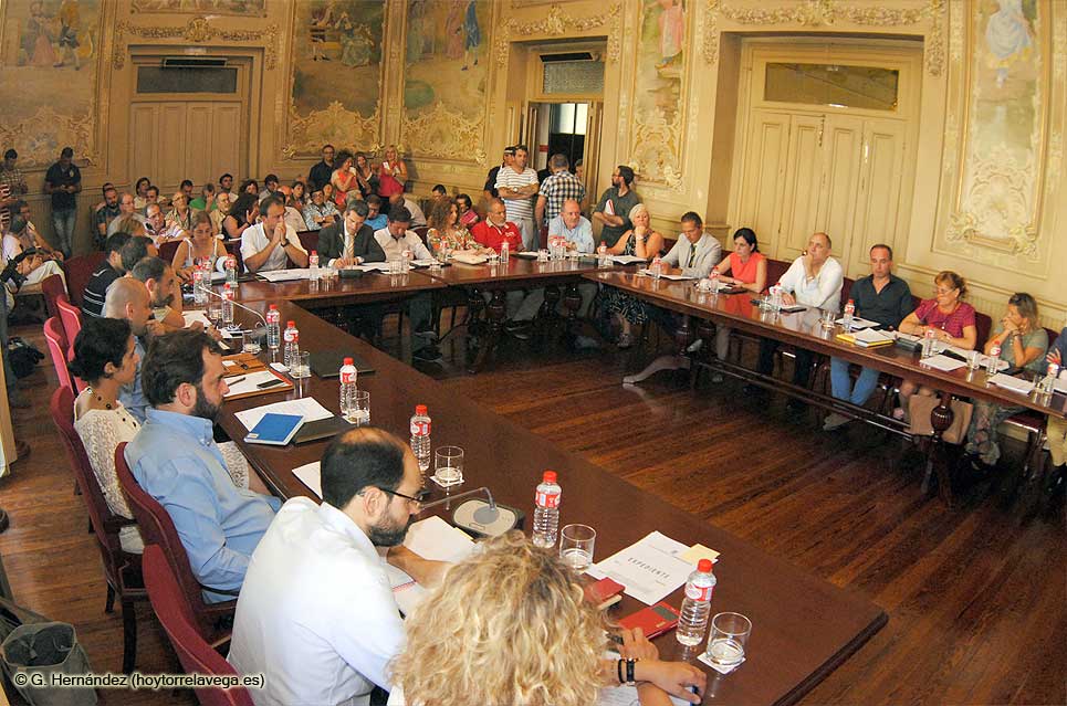 El primer pleno de tarde aprueba un modificado presupuestario de 2 millones de euros Pleno280715-01