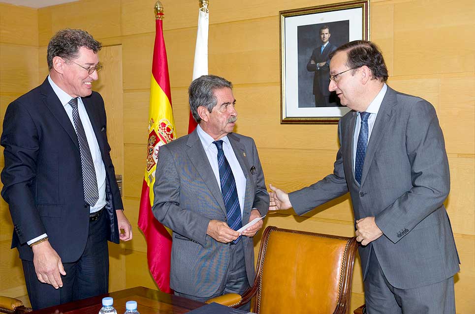Miguel Ángel Revilla ve con tranquilidad la situación de la planta de Solvay en Barreda RevillaSolvayDirector