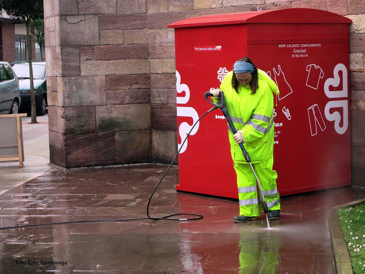 Torrelavega presenta al programa de Corporaciones Locales doce proyectos para contratar a 97 desempleados Limpieza