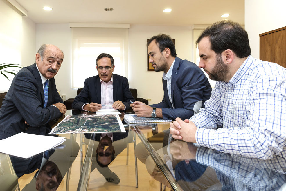 “Si la coyuntura es la esperada”, el Gobierno de Cantabria redactará el proyecto de la variante de Barreda el próximo año MazonvisitaAyuntamiento