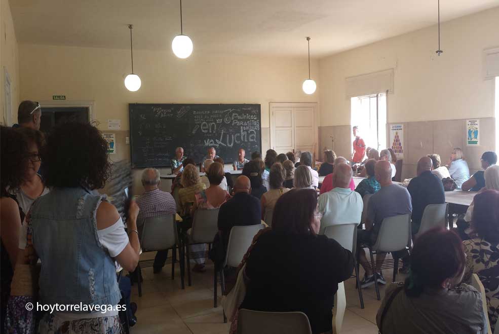 El 13 de octubre es la fecha definitiva parara conocer el futuro de Sniace y de su plantilla Sniaceasamblea310815