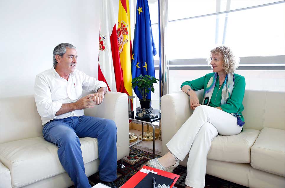 El Gobierno adjudicará «en el menor plazo posible» la pasarela peatonal senda El Monte SuancesReunionTezanos