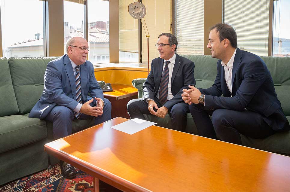 Sota abogará por «un tratamiento prioritario y específico» de la comarca del Besaya en la Mesa Permanente del Diálogo Social ViaderoEstradaSota