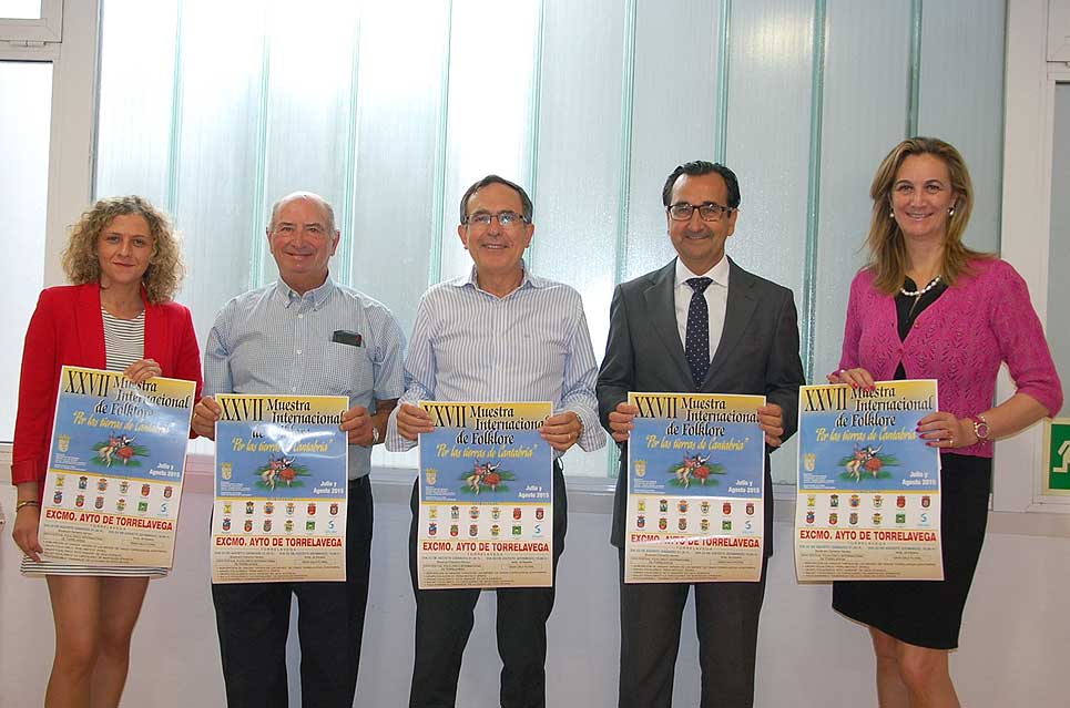 Agrupaciones de Rusia, Francia, Perú, Aragón y Cantabria actúan en el Festival Internacional de Folclore ViaderoFestivalFolclore15