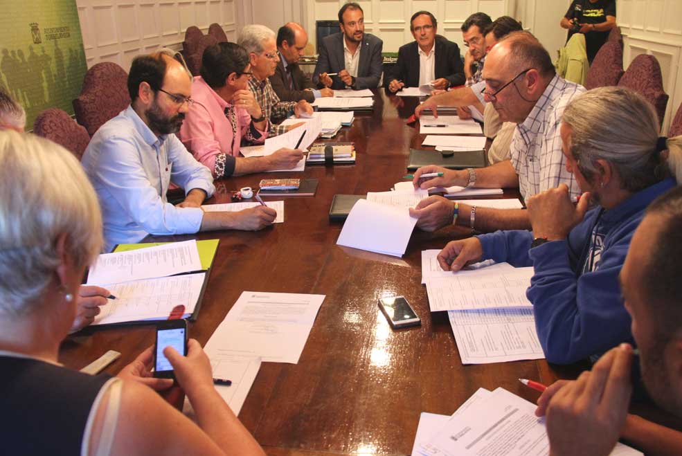 El Consejo Vecinal elige las 25 obras que se ejecutarán este año en los barrios con cargo al Plan Municipal de Obras ConsejoVecinalMunicipal2015