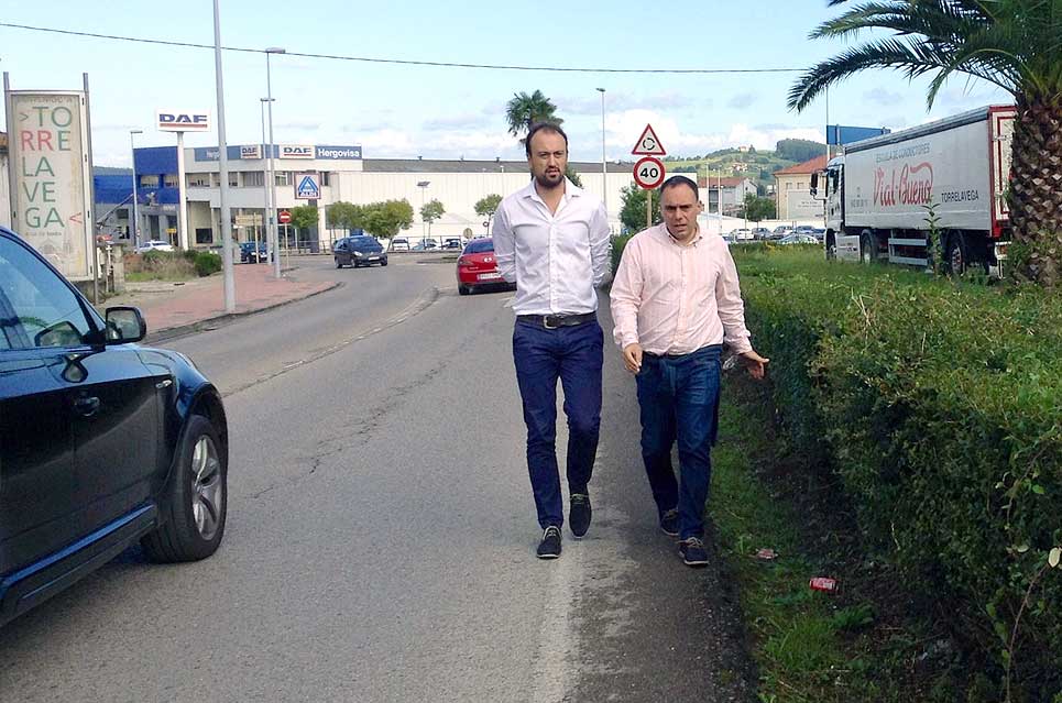 La construcción de un tramo de acera en la Avenida de Bilbao eliminará un punto negro para la seguridad vial PRCEstradaAcerasAVDABilbao