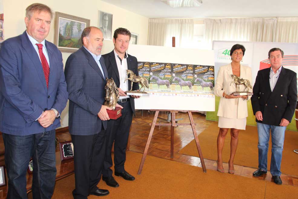 Un centenar de purasangres de siete comunidades autónomas participan en el XVI Concurso Morfológico FECAB PRCSanchezFECAB2015