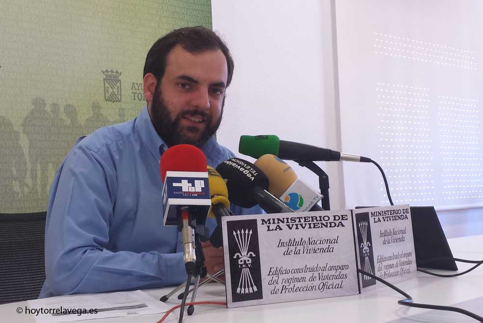 El Ayuntamiento retirará dos centenares de placas con simbología franquista de edificios de la ciudad PSOEOttoplacasfranquistas