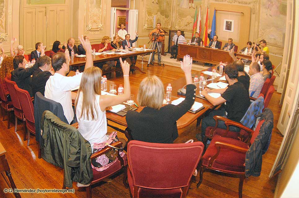 El Centro de Emprendedores, protagonista de un pleno que roza la medianoche Pleno030915-02