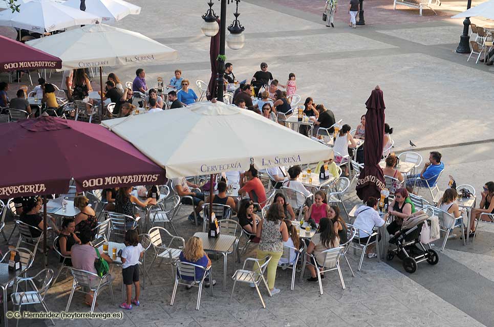 ACPT reclama una modificación de las ordenanzas para garantizar los espacios públicos frente a la invasión de las terrazas Terrazas03