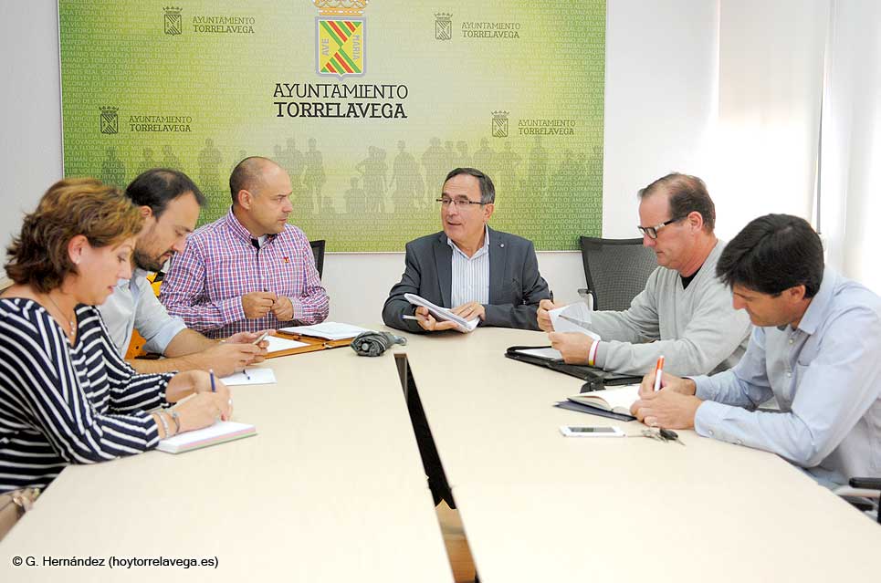 Torrelavega, Polanco, Santillana, Cartes, Reocín y Suances piden al Gobierno de Cantabria la comarcalización del Torrebus ViaderoAlcaldesComarca