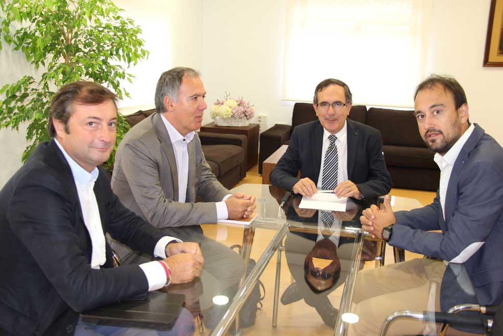 CEOE y Ayuntamiento “estrecharán su colaboración” para resolver los problemas de Torrelavega y la comarca del Besaya ViaderoCEOE