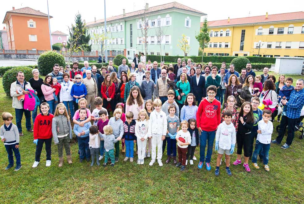 Un centenar de voluntarios plantaron árboles autóctonos en la zona de La Lechera con la V Jornada Bosques BBVA BBVAJornadaBosques01