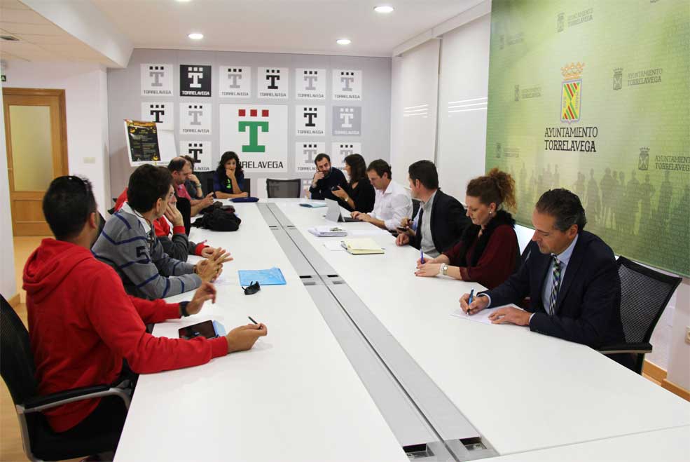 Primera reunión con los representantes de las Escuelas Deportivas Municipales tras la disolución del IMD PRCSanchezEEDDGrupos