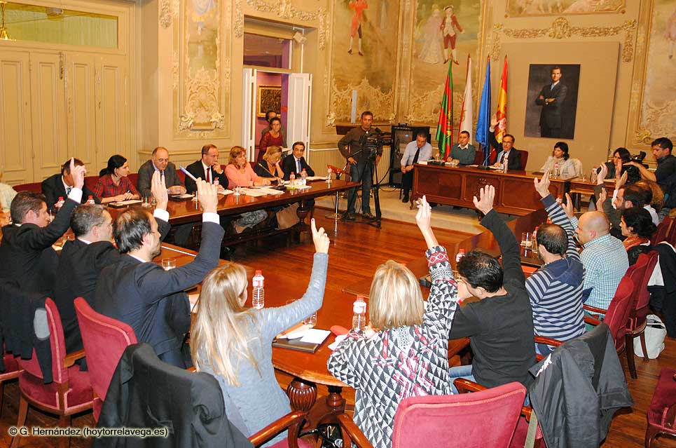 La Corporación aprueba la congelación de tasas para 2016 con el voto en contra del PP y la abstención de TS Pleno201015