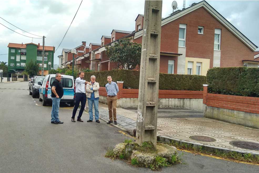 El Ayuntamiento pagará el 50% de la retirada de un poste telefónico situado en medio de un vial de Tanos desde hace 15 años prcestradatanosposte