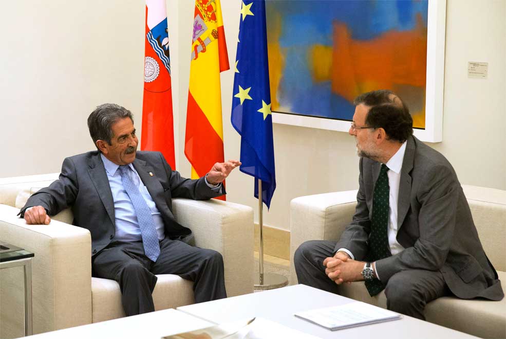Rajoy promete a Revilla incluir el próximo año a Torrelavega en el programa de ayudas a la reindustrialización RevillaRajoyMoncloa