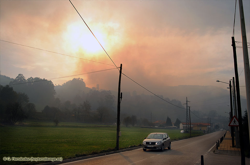 Los incendios castigan Viérnoles y llegan al Pico La Capía en la sierra del Dobra IncendioViernoles01