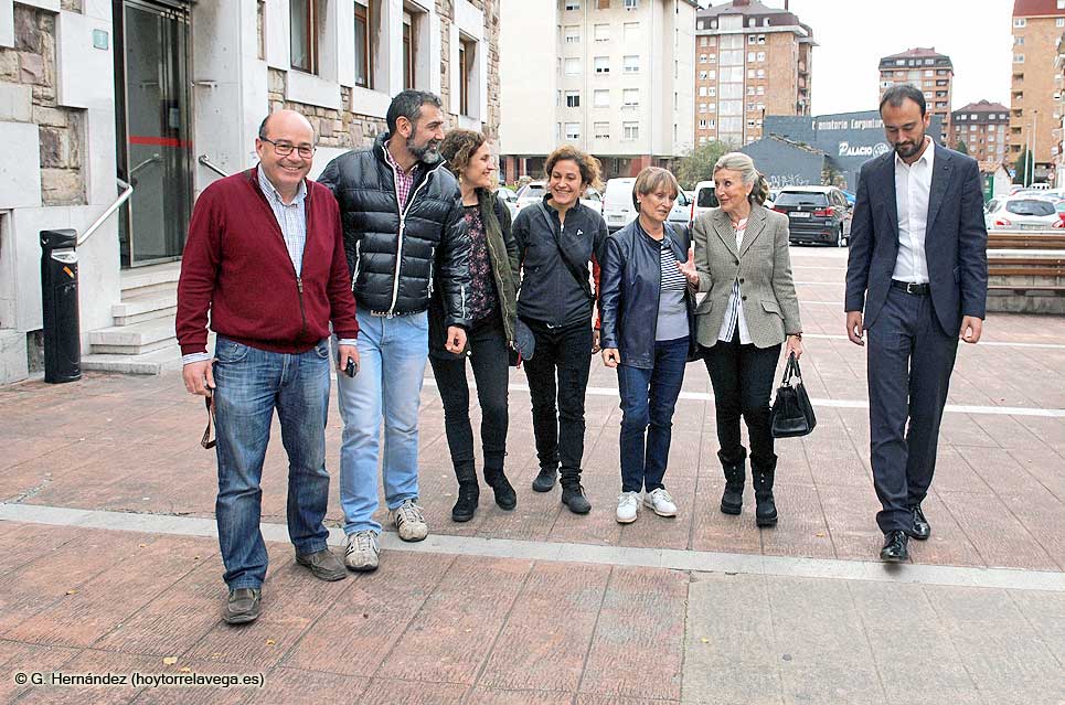 La Escuela Municipal de Artes vende un centenar de obras a favor de Cáritas de la parroquia de la Asunción MercadilloEscuelaArte