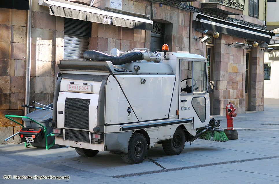 El día 12 se reúne la mesa de trabajo en la que vecinos y comerciantes buscarán soluciones para mejorar la limpieza de la ciudad Barredora03