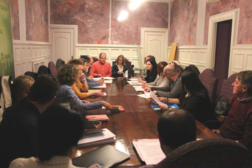El Patronato de Educación aprueba por unanimidad contratar 25 personas de la bolsa de empleo del SERCA para reforzar la limpieza viaria PatronatoSERCA