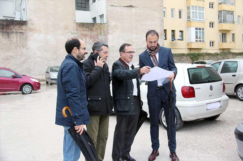 El Ayuntamiento asfaltará en verano el nuevo aparcamiento de Novalina y negocia la demolición de la vivienda que hay en el solar ViaderoEstradaNovalinaOK
