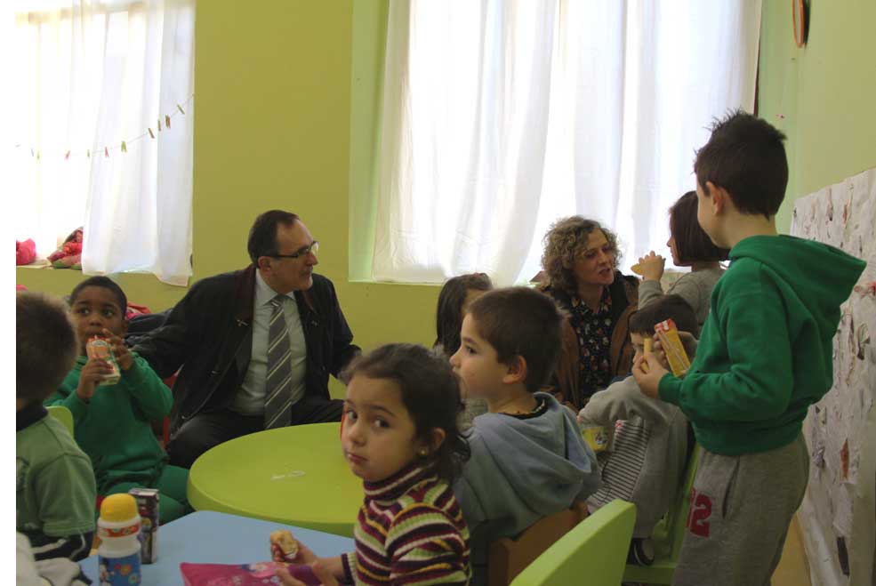 El programa de conciliación de la vida familiar y laboral “Abierto en Vacaciones” atiende este año a 25 niños ViaderoPortillaAbiertoNavid