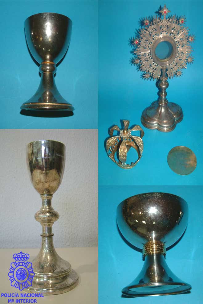 La policía detiene a tres jóvenes que vendieron en una joyería de Torrelavega piezas robadas en la iglesia de Aes PoliciaRoboIglesiaAses