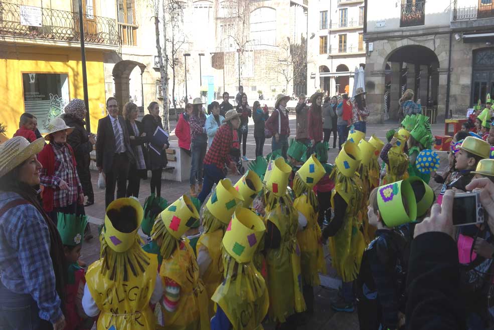 Las celebraciones en los colegios sirven de preámbulo a los actos del Carnaval en Torrelavega ViaderoCarnavalMayer