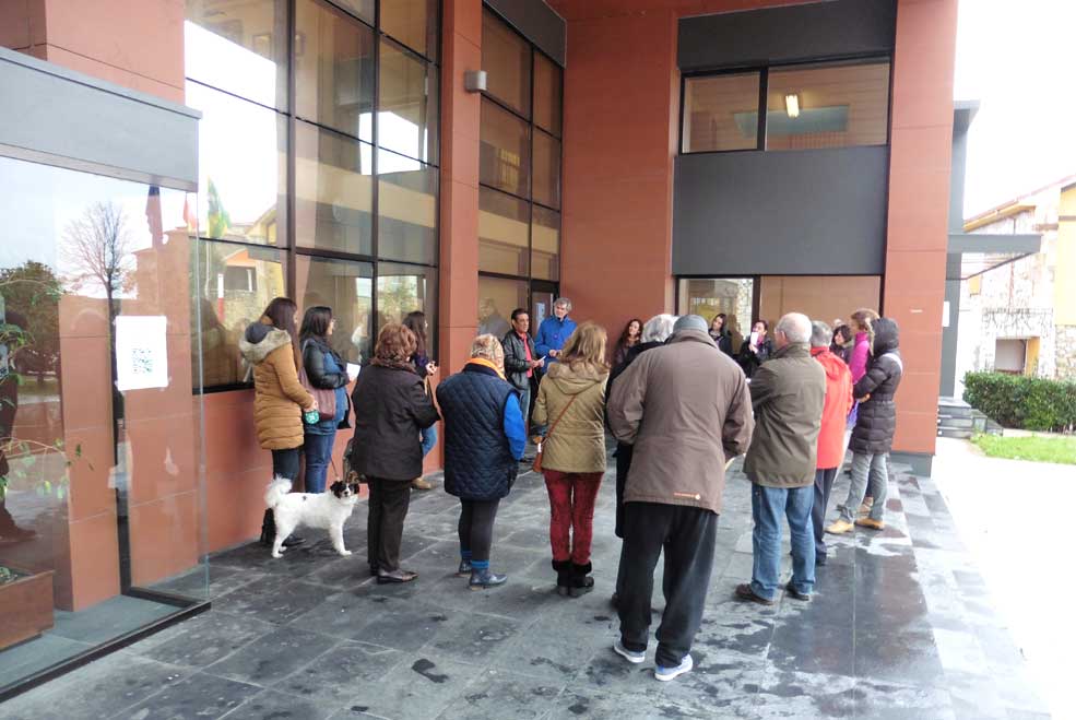 El equipo de gobierno del PSOE no participa en la celebración del Día de la Mujer frente al Ayuntamiento de Miengo MiengoDiaMujer2016