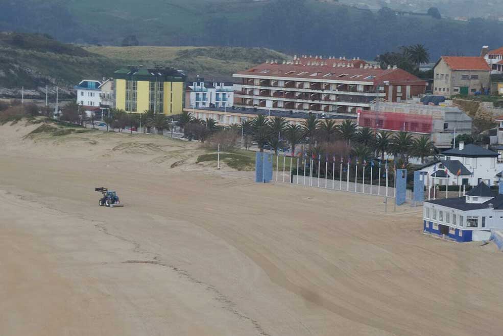 Suances abre el aparcamiento en la campa de La Ribera, que se podrá utilizar hasta el 12 de octubre SuancesLaConchalimpieza