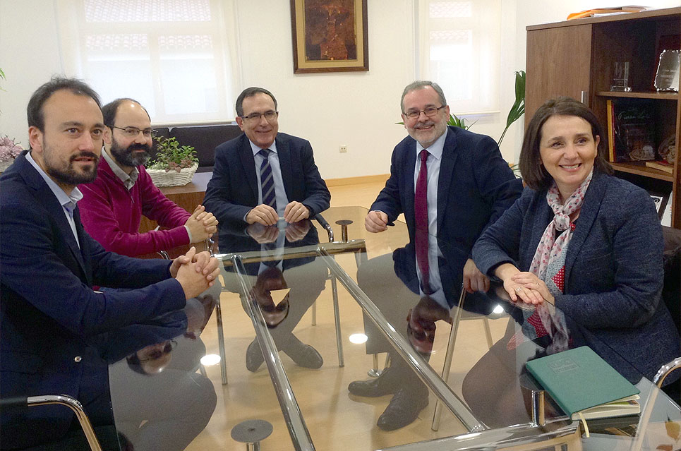 Torrelavega solicita al candidato a rector de la UC Ángel Pazos titulaciones del sector químico y más investigación en energía ViaderoEstradaAngelPazos