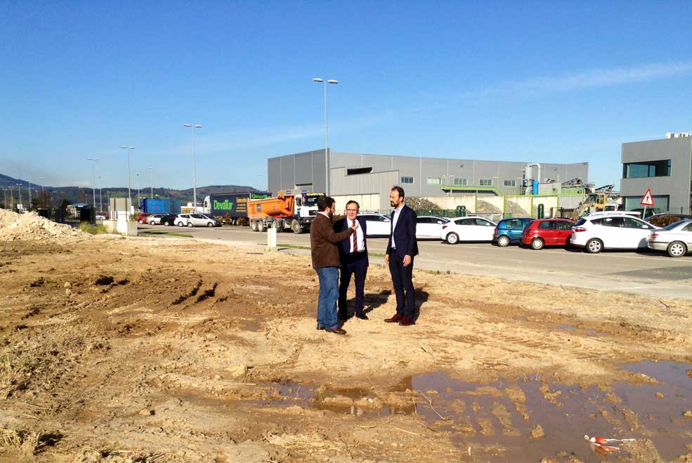 Una treintena de empresas optan a construir los talleres municipales en el polígono con un presupuesto de 1,2 millones ViaderoEstradaOttoPoligono