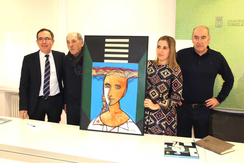 El pintor Roberto Orallo dona a los fondos municipales la obra “Mujer cabeza dos” ViaderoJuncalDonacionOrallo