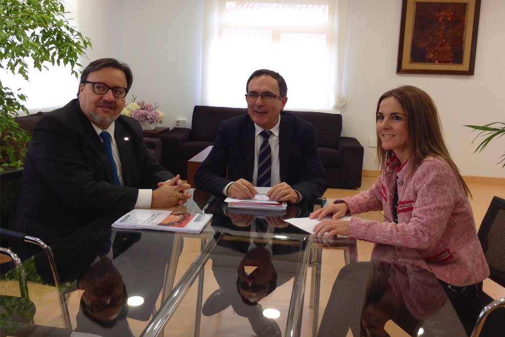 El candidato a rector Pablo Coto plantea cursos de especialización relacionados con las empresas de la comarca ViaderocandidatorectorCoto