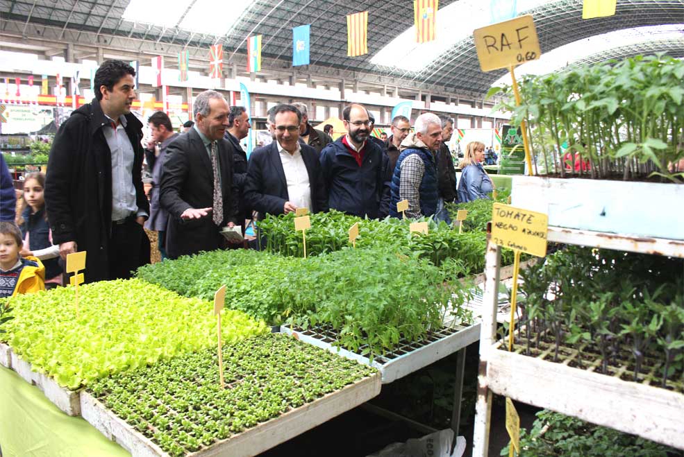 Numeroso público en la primera jornada de la V Feria de Árboles y Plantas de Torrelavega FeriaPlantas2016Inauguracio