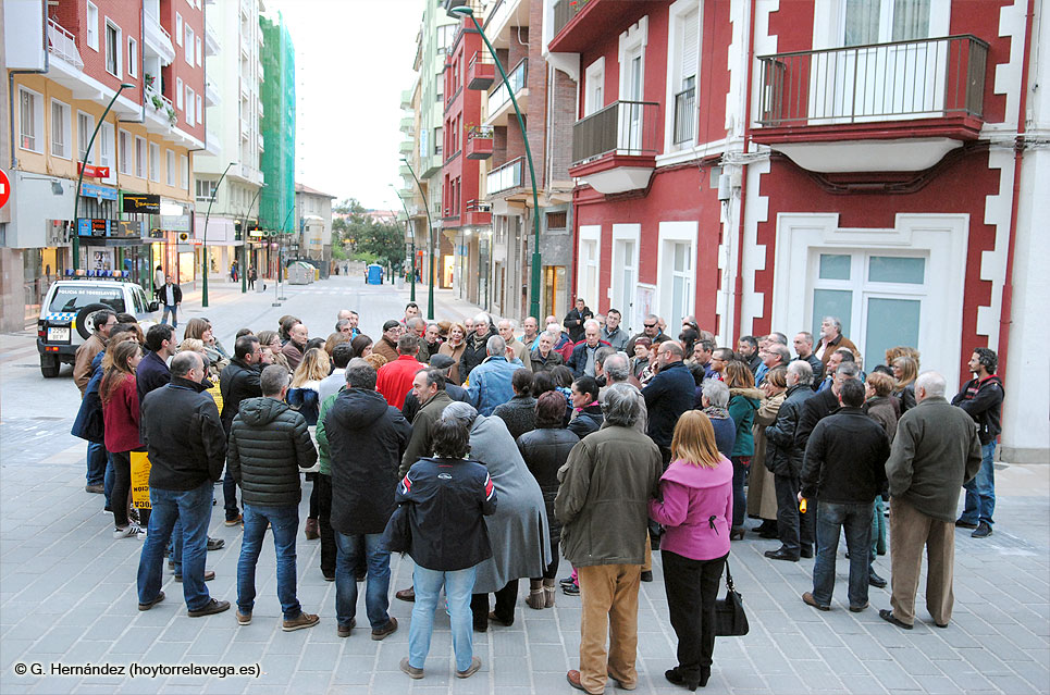Escasa respuesta de vecinos y comerciantes a la convocatoria contra el cambio de direcciones en La Inmobiliaria InmobiliariaConcen060416