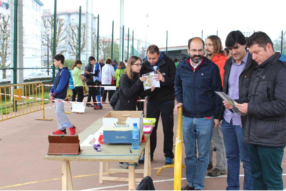 La lluvia no frenó a los participantes en la Carrera Popular que inaugura el circuito de orientación de La Viesca PRCSanchezCarreraOrientacio