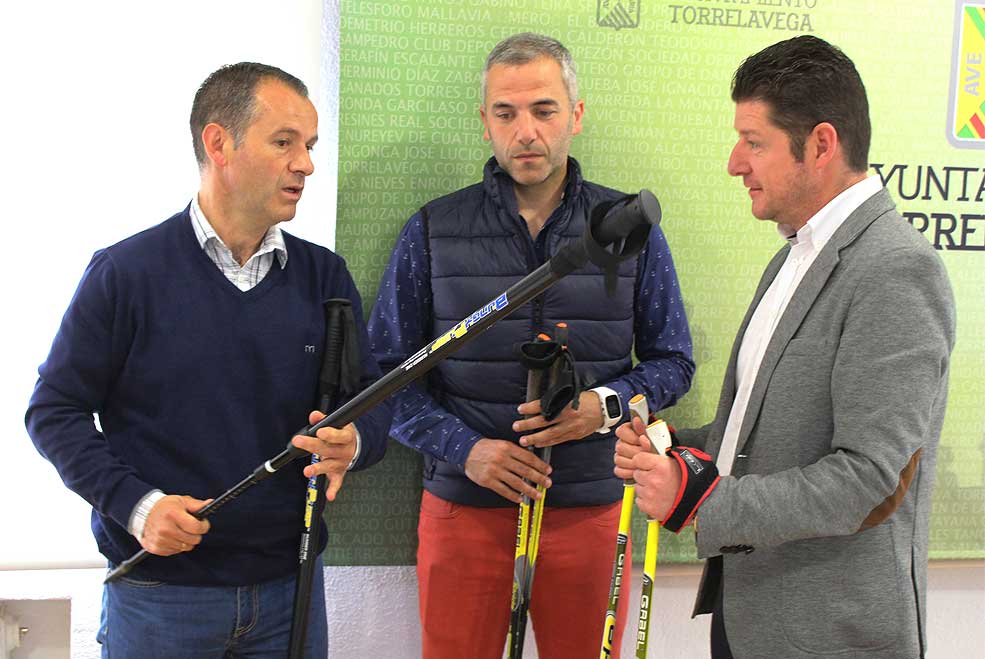 La franquicia Ibérica Nordic Walking quiere popularizar en Torrelavega la práctica de esta modalidad deportiva finlandesa PRCSanchezNordicWalking